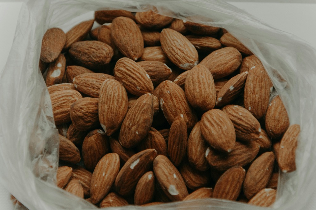 Almonds rich in magnesium